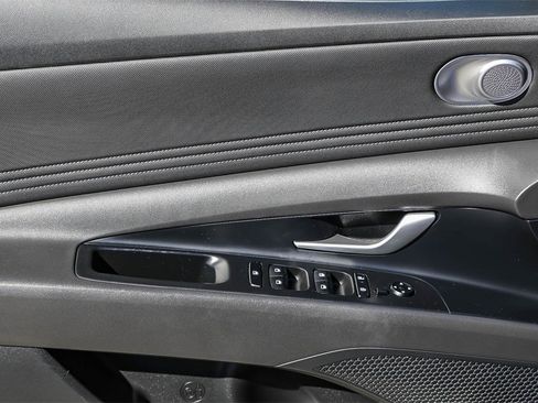 Certified 2024 Hyundai Elantra SEL w/ Convenience Package image 20