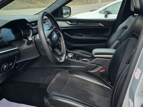 Used 2024 Jeep Grand Cherokee L Laredo image 24