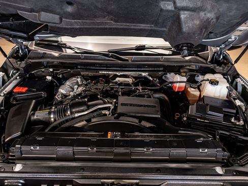 Used 2025 GMC Sierra 2500 AT4 image 30