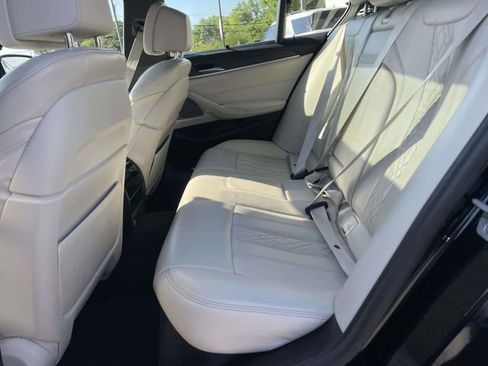 Used 2022 BMW 530i w/ M Sport Package RWD image 11