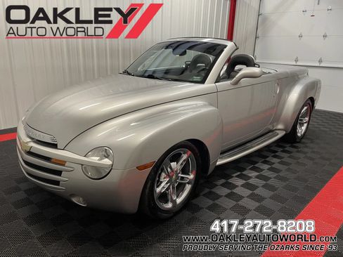 Used 2005 Chevrolet SSR w/ Preferred Equipment Group RWD image 1