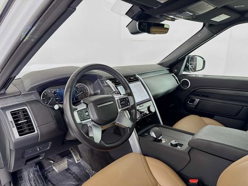 Used 2023 Land Rover Discovery Metropolitan Edition AWD/4WD image 9