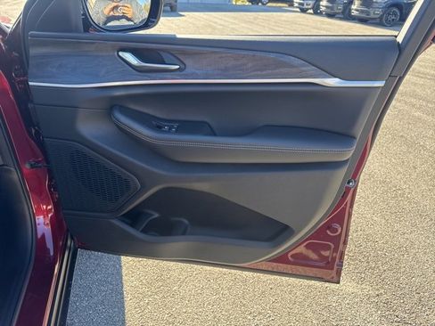 New 2025 Jeep Grand Cherokee L Limited w/ Trailer Tow Package image 9