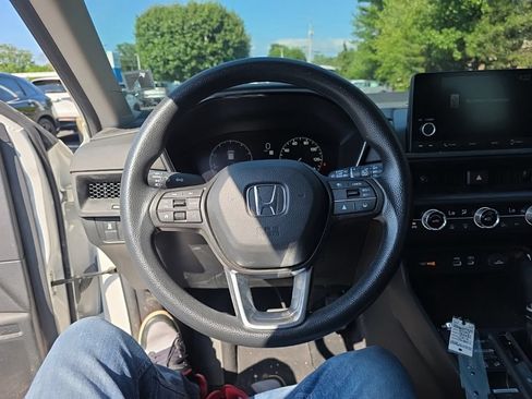 Used 2024 Honda CR-V EX image 13