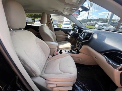 Used 2019 Jeep Cherokee Latitude w/ Popular Appearance Group image 13