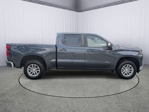 Certified 2022 Chevrolet Silverado 1500 LT AWD/4WD image 2