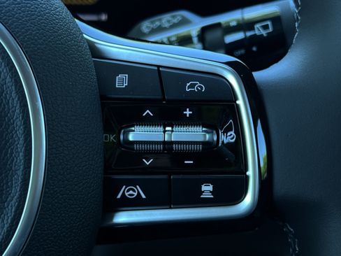 New 2026 Kia Carnival EX FWD image 38