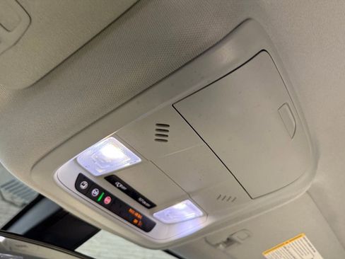 Used 2020 Chevrolet Blazer LT image 32