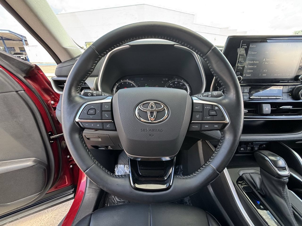 Used 2021 Toyota Highlander XLE AWD/4WD image 27