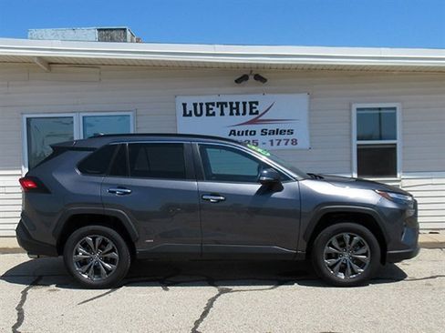 Used 2022 Toyota RAV4 Limited AWD/4WD image 3