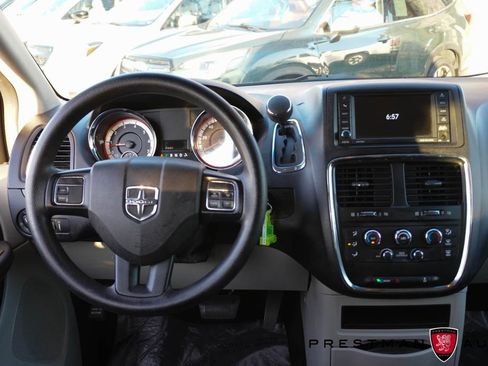 Used 2017 Dodge Grand Caravan SE image 24