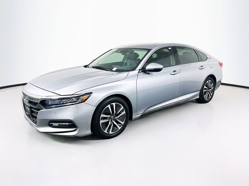 Used 2020 Honda Accord Touring image 3