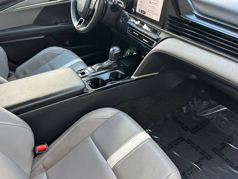 Used 2025 Toyota Camry SE w/ Convenience Package FWD image 16