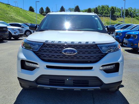 Used 2022 Ford Explorer XLT w/ Equipment Group 202A AWD/4WD image 2
