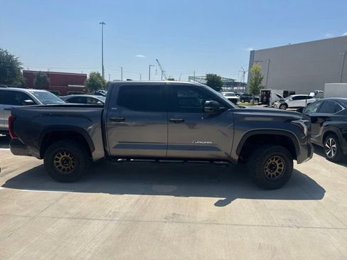 Used 2022 Toyota Tundra SR5 w/ SR5 Convenience Package AWD/4WD image 3