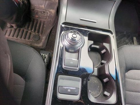 Used 2020 Ford Edge SE image 12