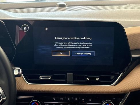 Used 2025 Chevrolet Equinox ACTIV AWD/4WD image 35