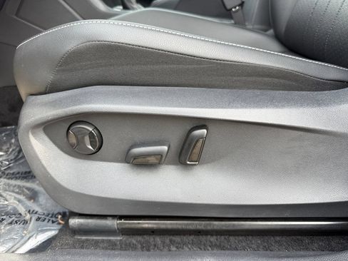 Used 2023 Volkswagen Tiguan SE R-Line FWD image 10