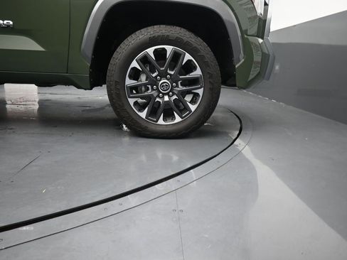 Used 2023 Toyota Tundra Limited AWD/4WD image 11