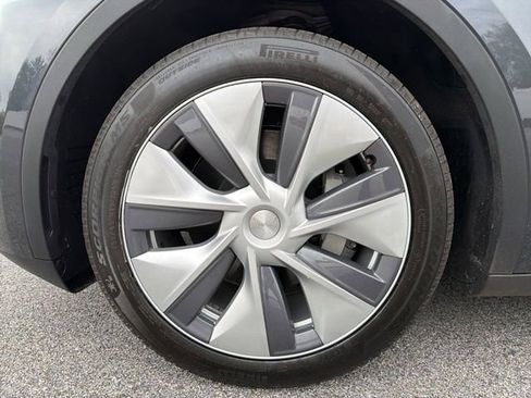 Used 2024 Tesla Model Y Long Range AWD/4WD image 20