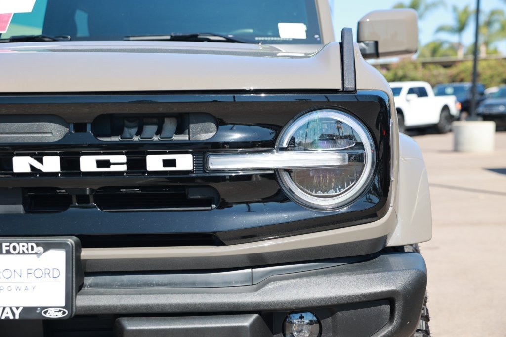 Used 2025 Ford Bronco Outer Banks AWD/4WD image 8