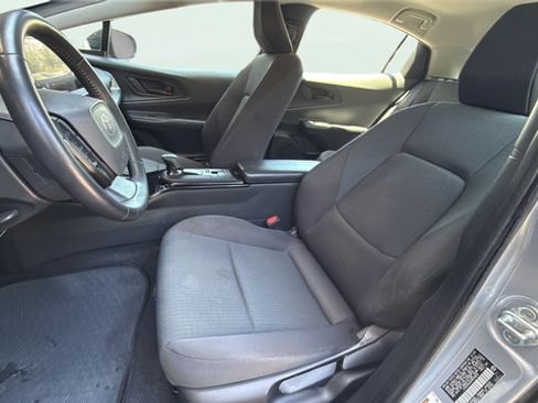 Used 2024 Toyota Prius LE FWD image 11