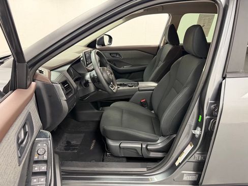 Used 2023 Nissan Rogue S AWD/4WD image 18