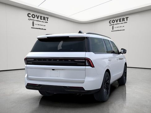 New 2026 Lincoln Navigator Reserve AWD/4WD image 8