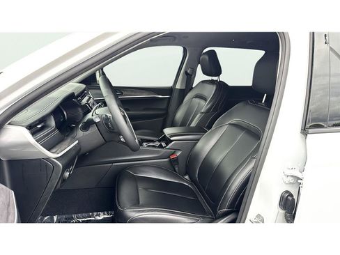 Used 2023 Jeep Grand Cherokee L Limited AWD/4WD image 11