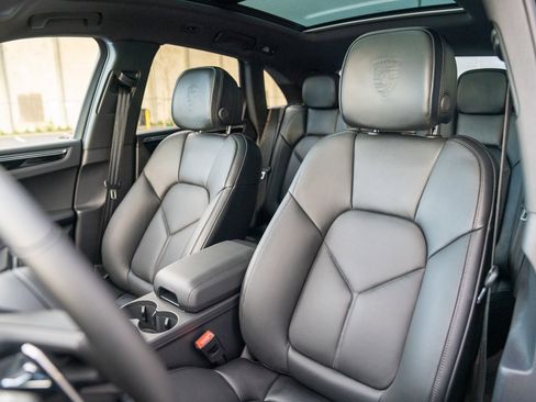 New 2026 Porsche Macan image 5