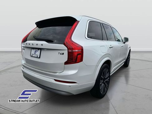 Used 2022 Volvo XC90 T6 Momentum w/ Climate Package image 3