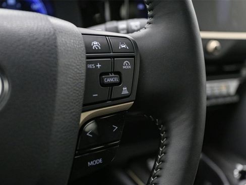 New 2025 Toyota Crown Signia image 22