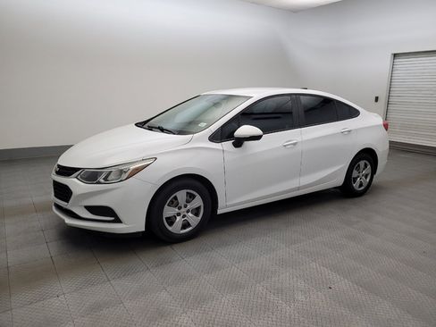 Used 2018 Chevrolet Cruze LS FWD image 2