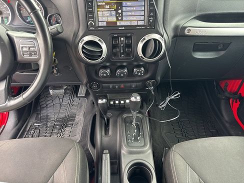 Used 2016 Jeep Wrangler Unlimited Rubicon w/ Connectivity Group image 59