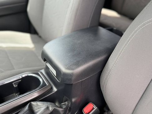 Used 2018 Toyota Tacoma TRD Off-Road w/ Technology Package AWD/4WD image 19