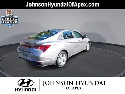 Certified 2023 Hyundai Elantra SE image 9
