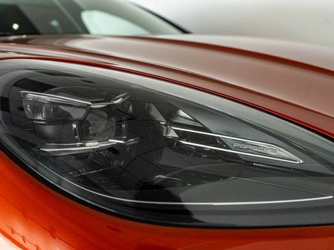 Certified 2024 Porsche Macan AWD/4WD image 10