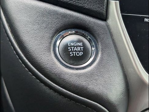 Used 2016 Toyota Land Cruiser image 17