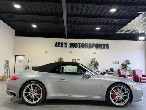 Used 2018 Porsche 911 Carrera S RWD image 4