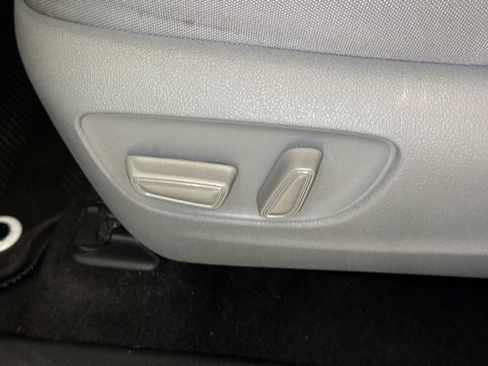 Used 2023 Toyota Highlander LE image 20