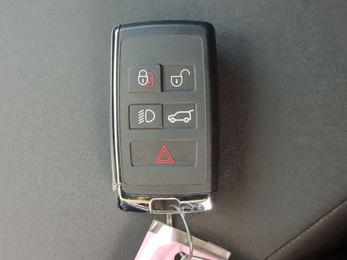 Certified 2025 Land Rover Discovery Sport Dynamic SE AWD/4WD image 37