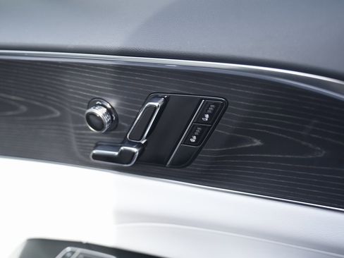 Used 2024 Cadillac Lyriq Luxury image 36