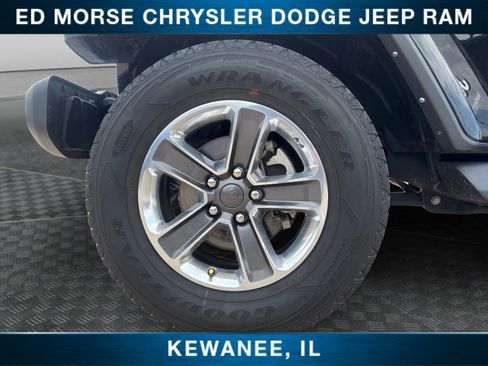 Used 2022 Jeep Wrangler Unlimited Sahara w/ LED Lighting Group AWD/4WD image 14