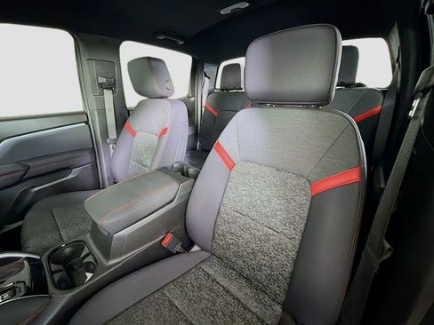 Used 2025 Chevrolet Colorado Z71 image 13