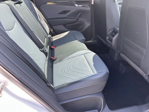 Used 2025 Volkswagen Tiguan SE w/ Panoramic Sunroof Package AWD/4WD image 12