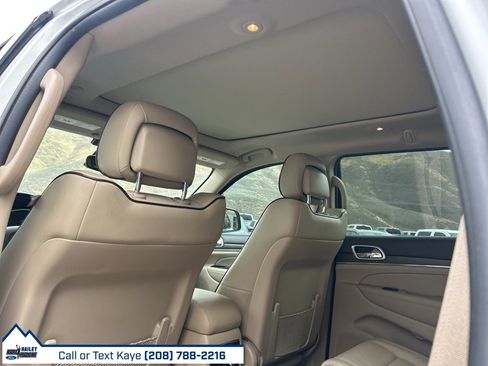 Used 2018 Jeep Grand Cherokee Overland image 14