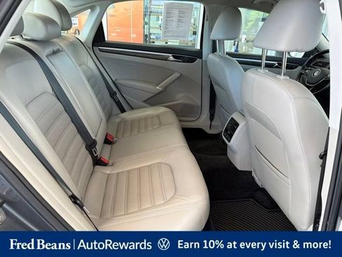 Used 2017 Volkswagen Passat 1.8T SEL Premium FWD image 9