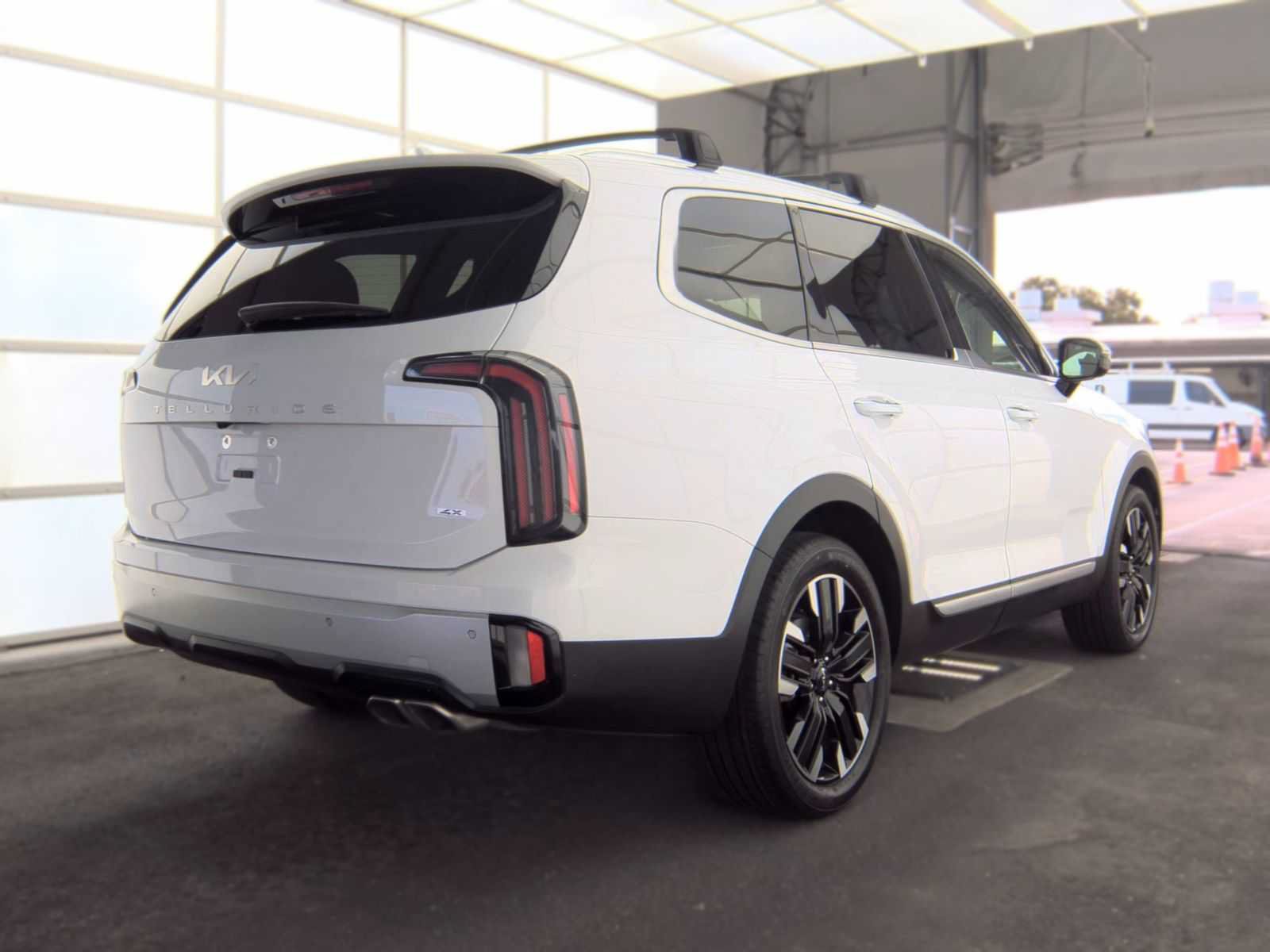 Used 2024 Kia Telluride SX Prestige AWD/4WD image 3