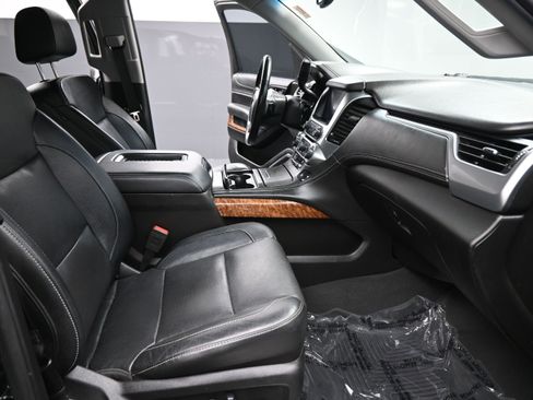Used 2019 Chevrolet Suburban Premier AWD/4WD image 18