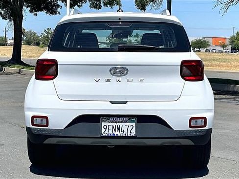 Used 2023 Hyundai Venue SEL FWD image 4